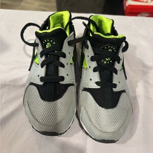 Nike Huarache Kids Black and Neon Green Sneakers
